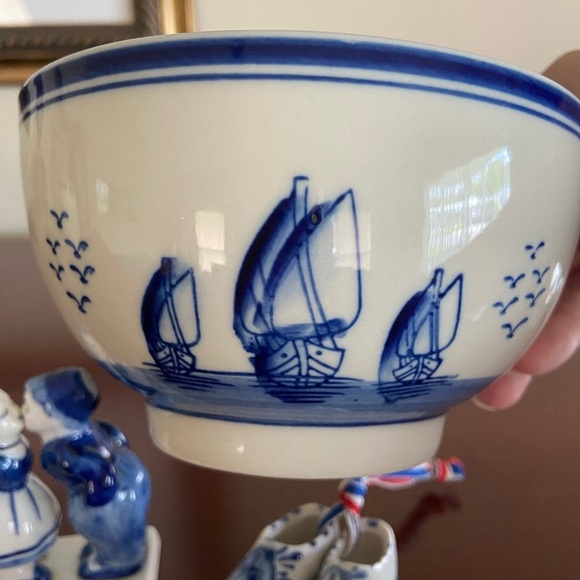 Holland Dutch Netherlands Delftware Kissing Boy & Girl, Wooden Shoes & Bowl - Picture 8 of 13